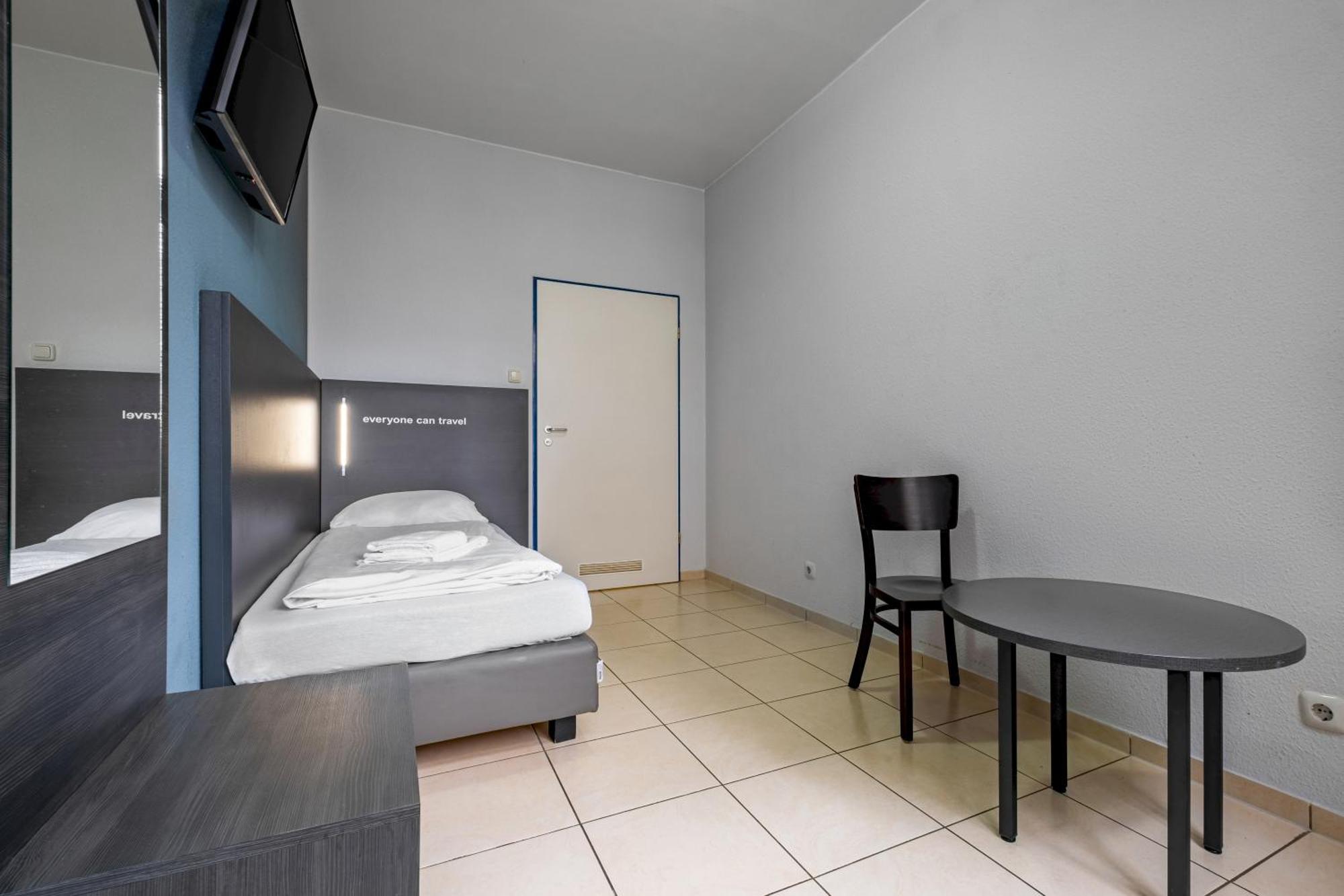 A&O Muenchen Hauptbahnhof Hotell Rum bild