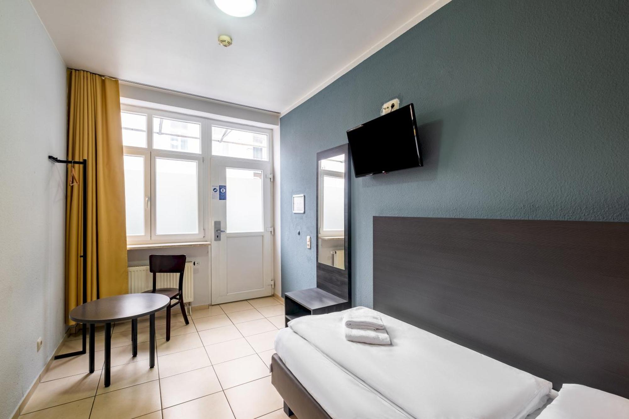 A&O Muenchen Hauptbahnhof Hotell Rum bild