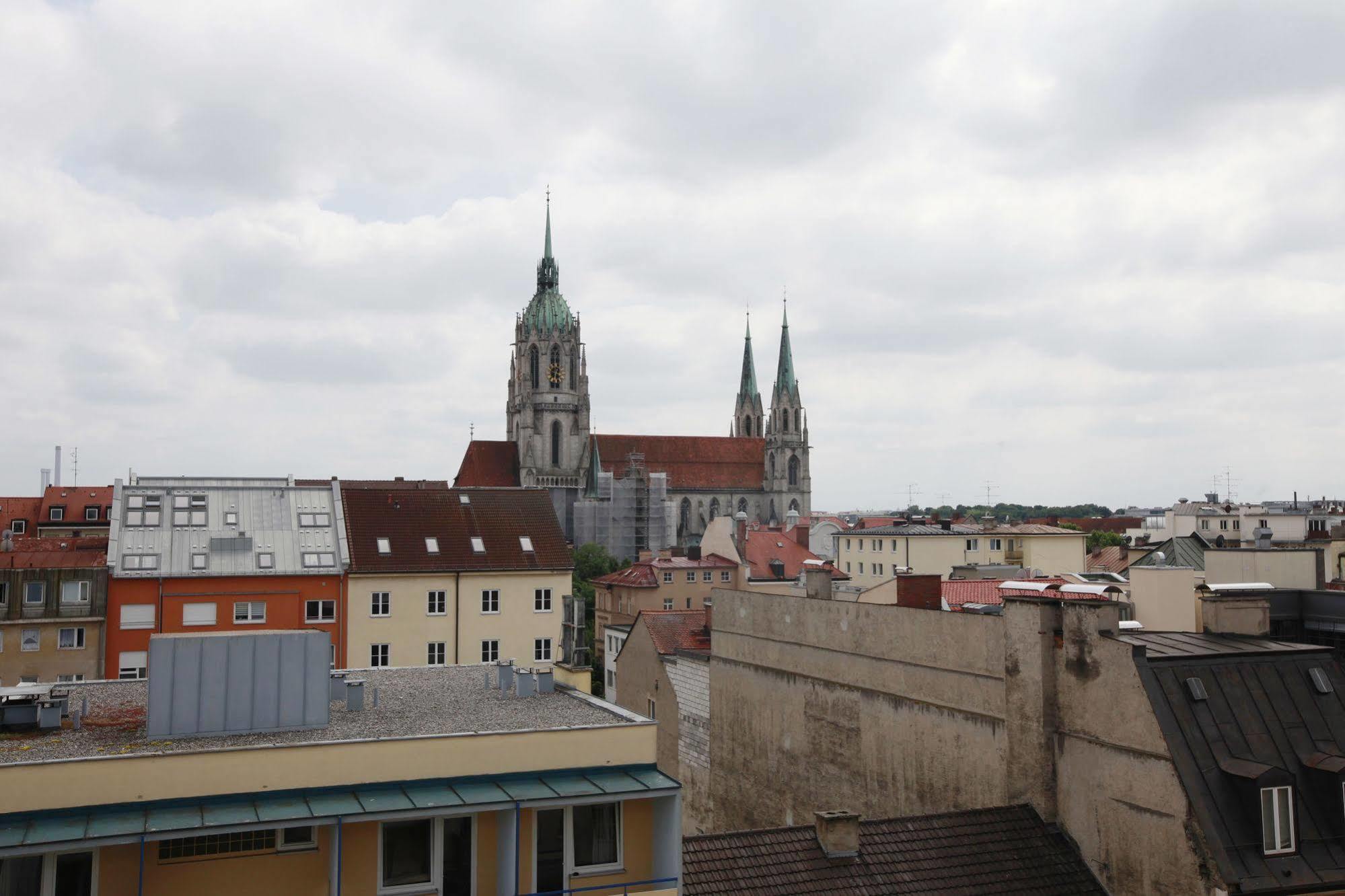 A&O Muenchen Hauptbahnhof Hotell Exteriör bild